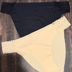 ⭐️5for25⭐️ Macy's Black and Cream Lace Panty Duo